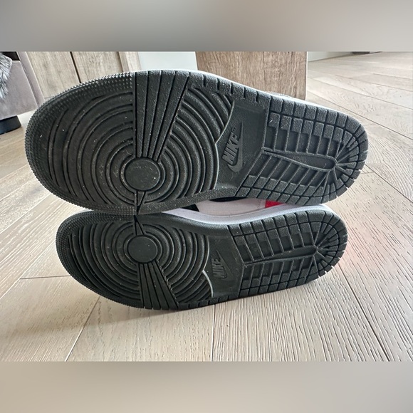 Nike Jordan woman’s size 8 sneakers - Picture 8 of 8